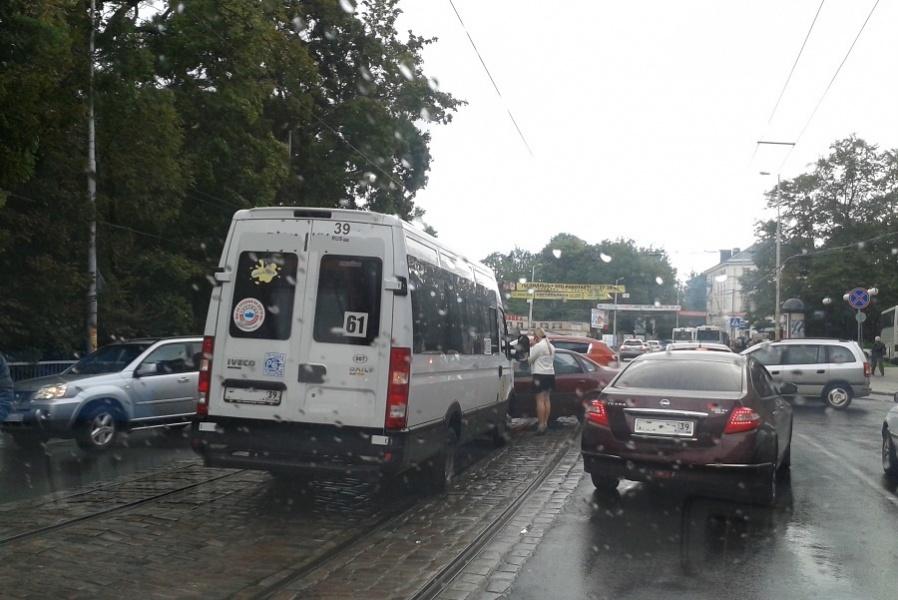 «День жестянщика»: 5 аварий на одном маршруте в Калининграде