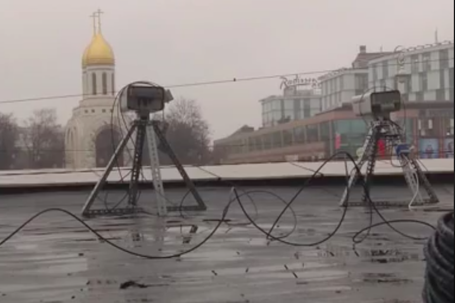 На козырьке мэрии устанавливают новые камеры видеонаблюдения