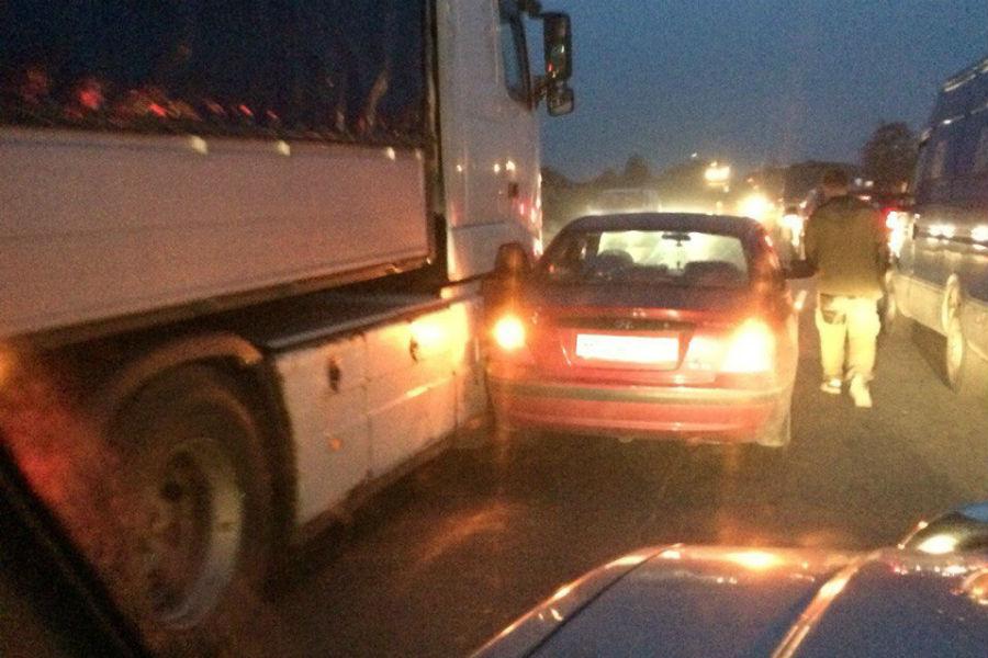 Под Калининградом столкнулись грузовик и «Хендай» (фото) - Новости ...