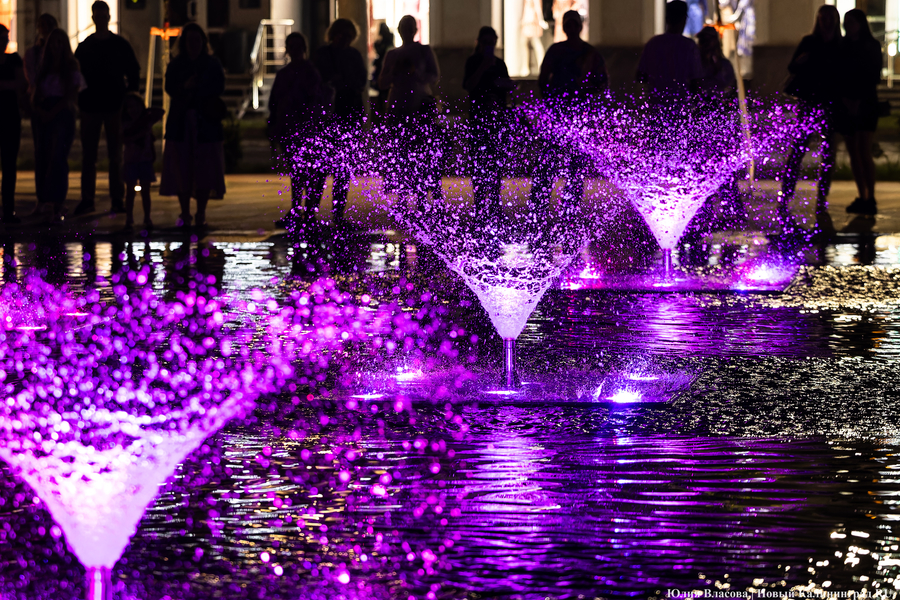 Брызги под музыку: как выглядит подсветка нового фонтана у стадиона «Балтика»