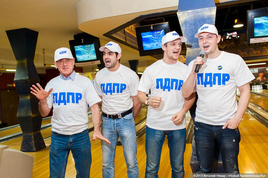 «Летят кегли»: фоторепортаж с Восьмого чемпионата по боулингу «Весна–2013»