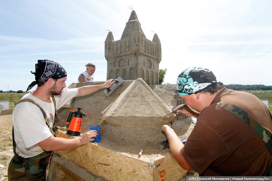 «Замок из песка»: фоторепортаж с фестиваля песчаных скульптур