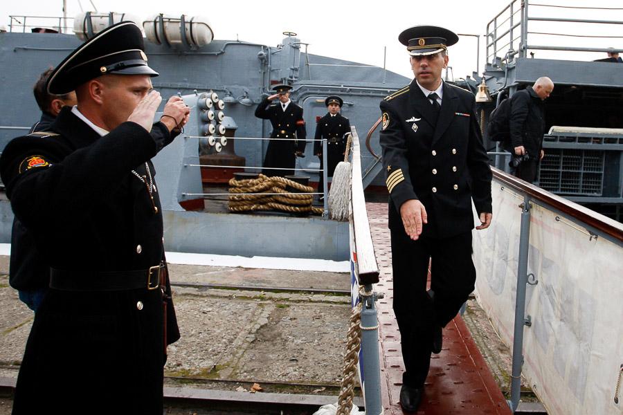 «Неустрашимый» со взбитыми сливками: боевой корабль вернулся из похода к берегам Сомали