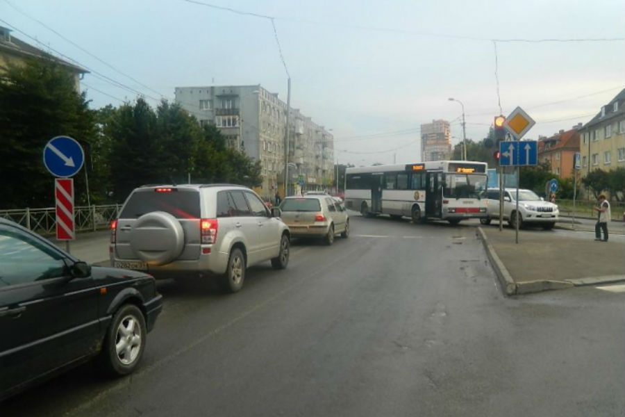 В Калининграде рейсовый автобус сбил пенсионера-велосипедиста (фото)