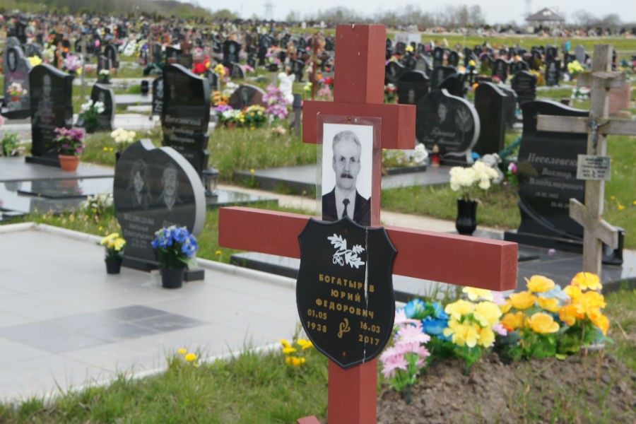 «Ни могилы, ни креста»: сотрудников кладбища обвинили в незаконной эксгумации