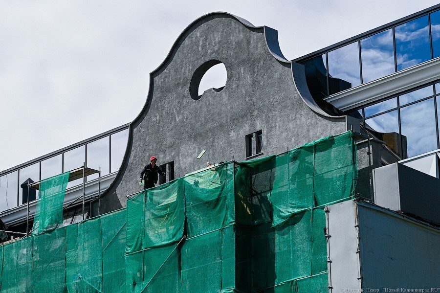 Стекло и треугольники: как выглядит фасад реставрируемой «Кройц-аптеки»