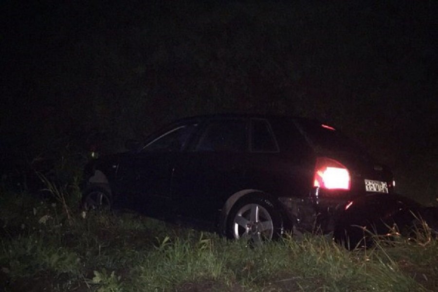 Ночью под Гурьевском автомобиль вылетел в кювет после ДТП (фото)