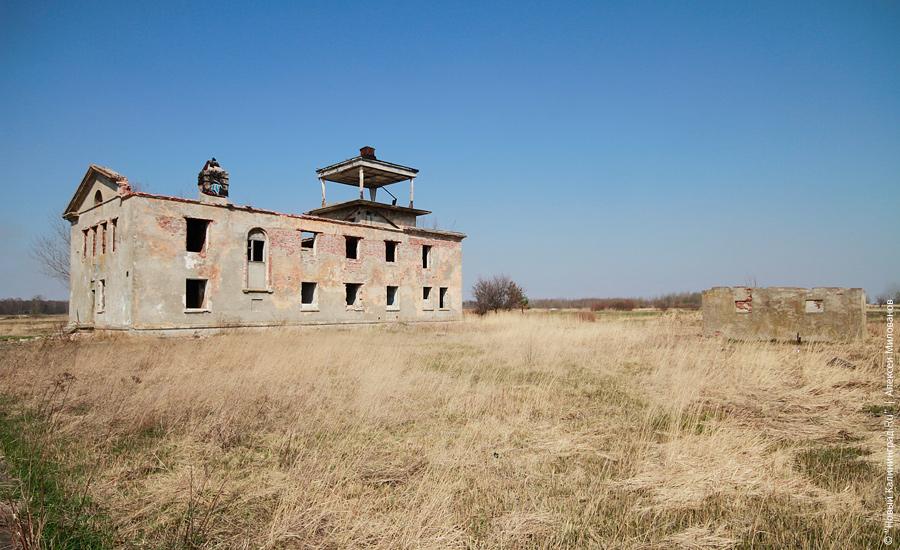 "Пустые дома: аэродром под Южным": фотопроект "Нового Калининграда.Ru"