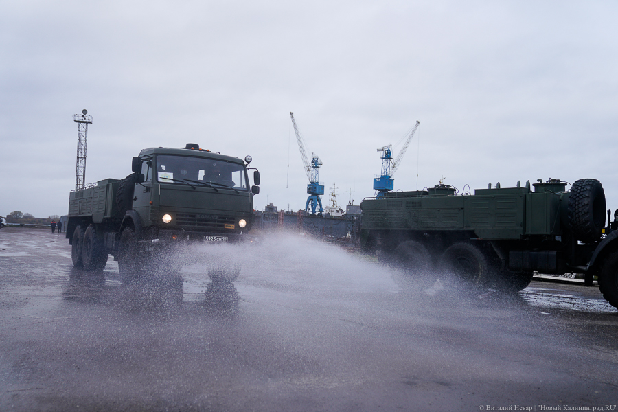 Ты не пройдешь: Балтфлот продезинфицировал от коронавируса 33-ий судоремзавод (фото)