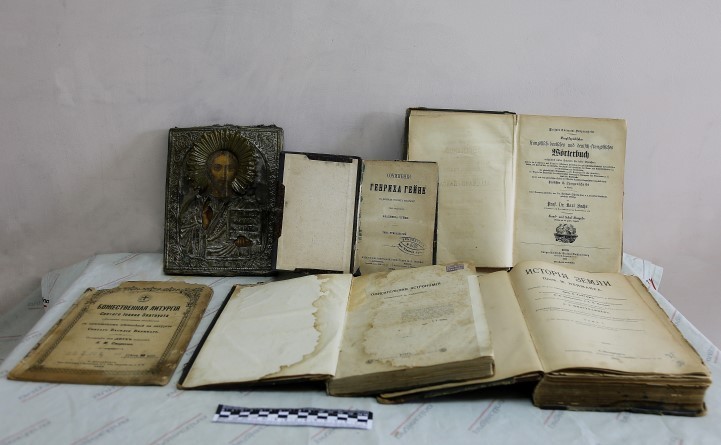 Пассажирка поезда Москва — Калининград пыталась незаконно провезти икону и старинные книги