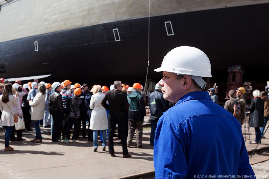 «Подарок ко Дню рождения»: фоторепортаж со спуска на воду БДК «Иван Грен»
