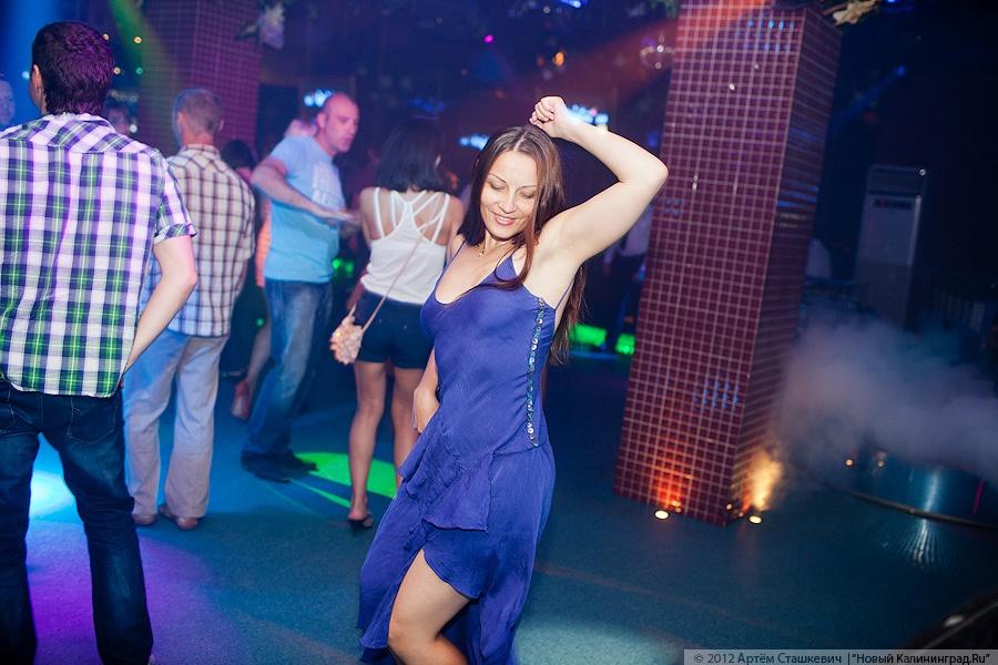 «Летняя музыка»: фоторепортаж с клубного концерта Полины Гриффис