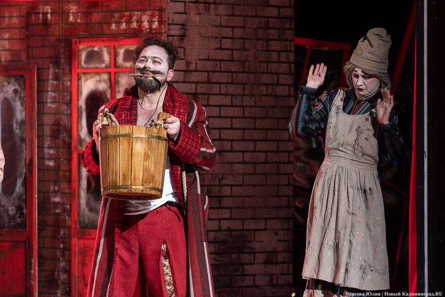 С интонациями The Beatles: в Музыкальном театре показали «Гоголюцинации Чичикова» (фото)