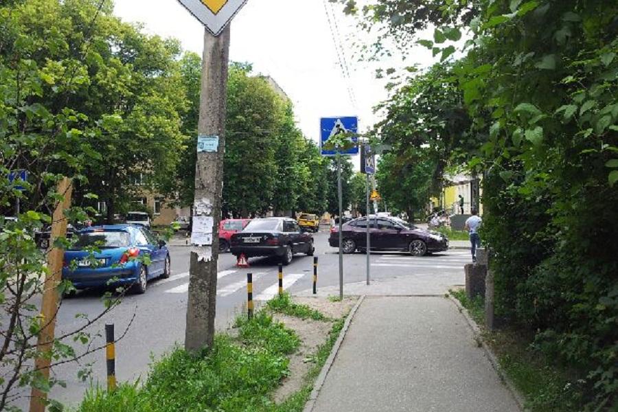 В Калининграде из-за ДТП заблокирована часть улицы Красной (фото)
