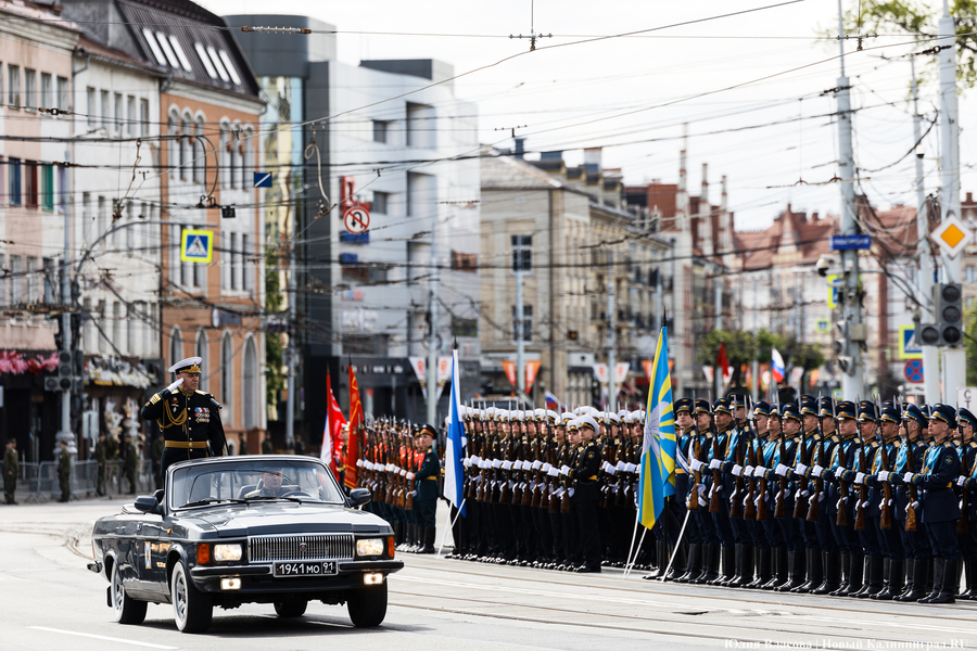 Под Знаменем Победы: в центре Калининграда прошел военный парад (фото)