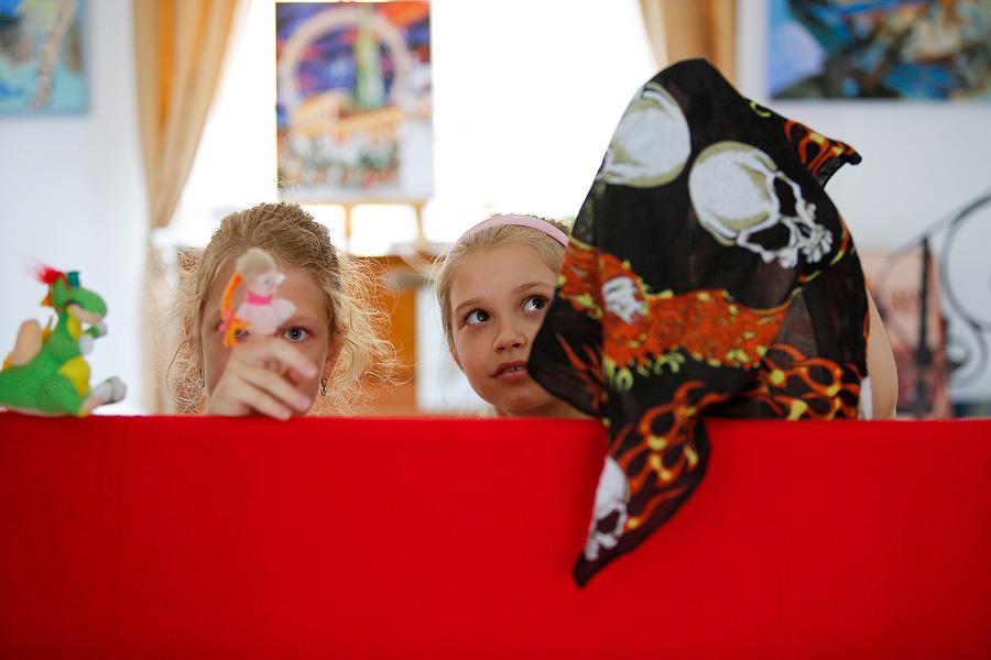 «А нас по телевизору покажут?»: чем занимаются дети в детском лагере «Kids»