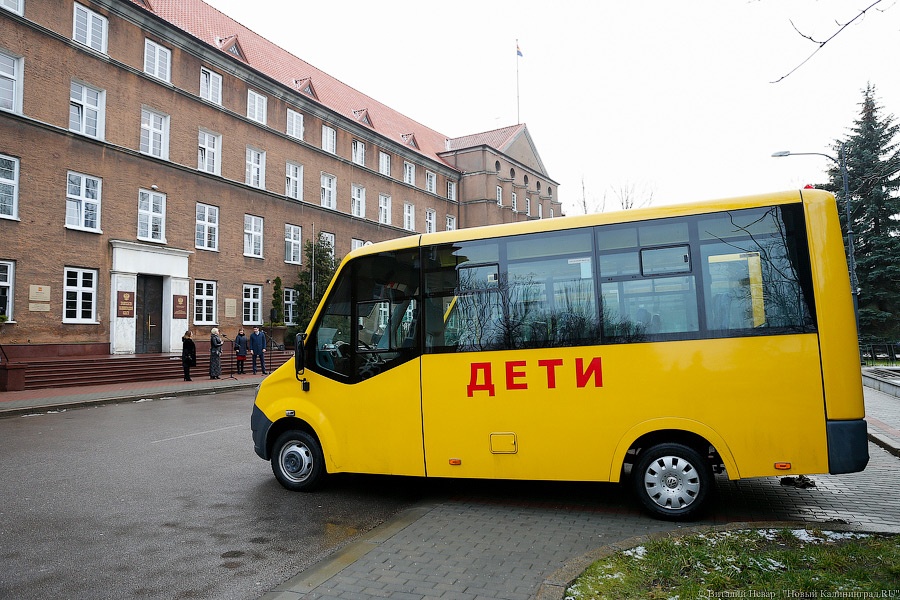 Жёлтые газели: муниципалитетам вручили ключи от новых школьных автобусов
