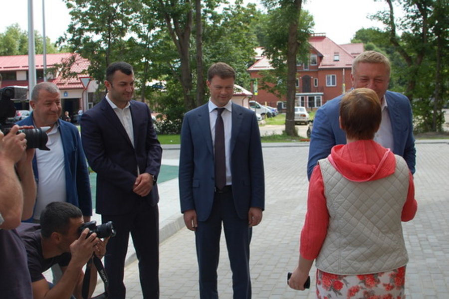 С опережением графика: экс-дольщики КЖС продолжают получать ключи от квартир