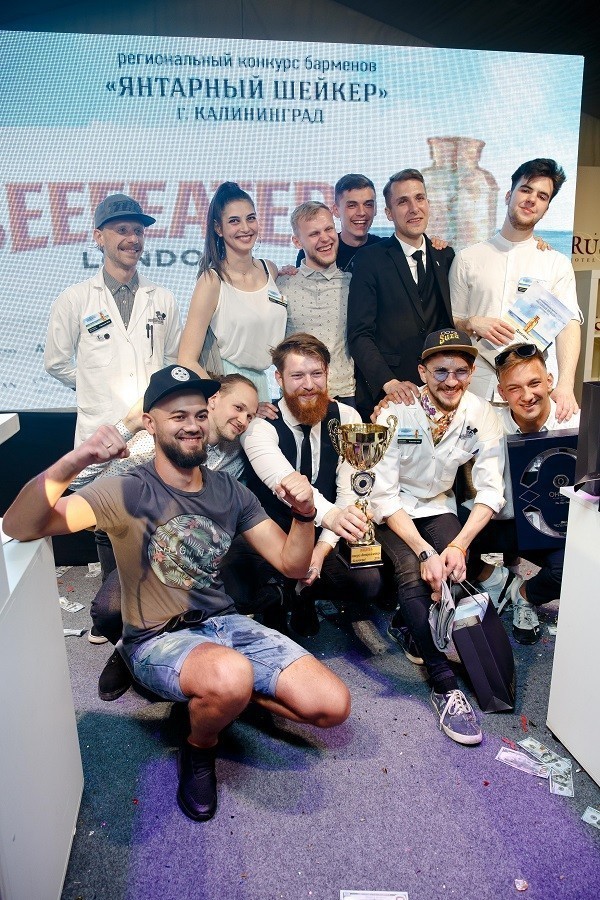Море, поэзия, коктейли: в Калининграде выбрали обладателя «Янтарного шейкера»