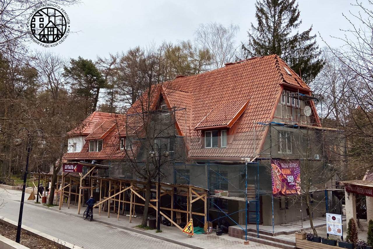 В Фонде капремонта показали, как на доме в Светлогорске переложили историческую черепицу (фото)