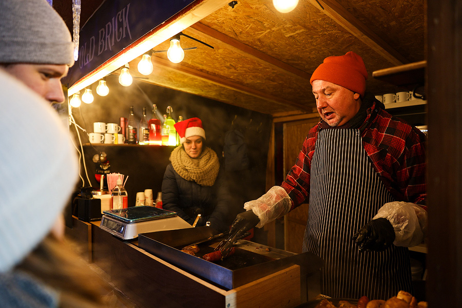 Гастрономическая шаурма и другие: на острове Канта открылась новогодняя ярмарка (фото)