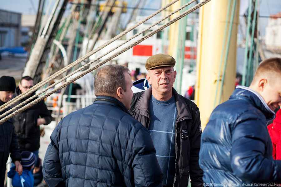 Дадим по струнам: Борислав Струлёв выступил на борту барка «Крузенштерн»