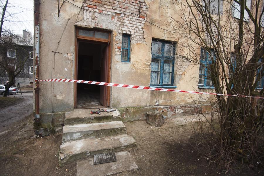 «На его счету две жизни»: жильцы о доме, где взорвался инвалид