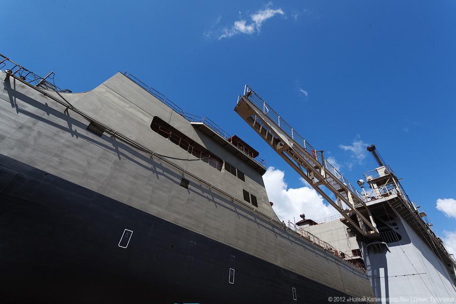 «Подарок ко Дню рождения»: фоторепортаж со спуска на воду БДК «Иван Грен»