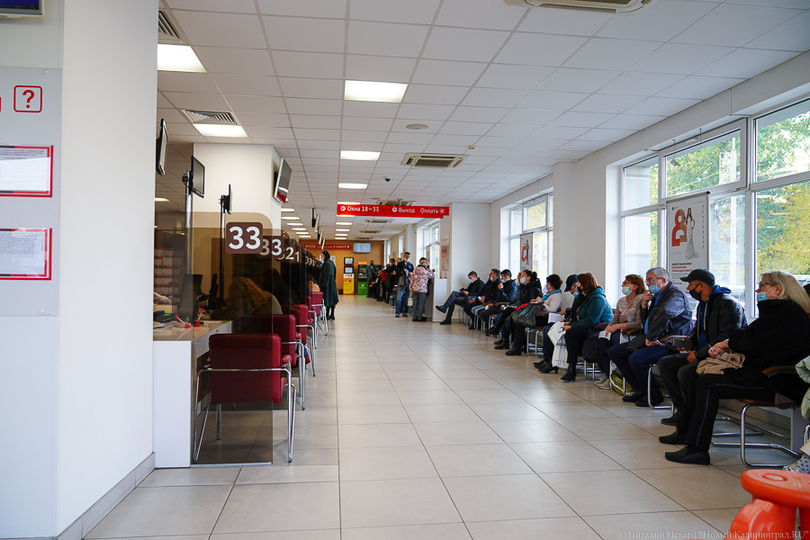 Вне зоны ковид-фри: что происходит в МФЦ на площади Победы после новых ограничений