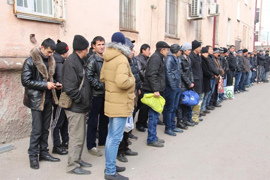 В отдел полиции Калининграда доставили 123 «подозрительных» иностранцев (фото)