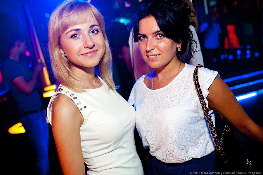 Бикини-пляж: в «Платинуме» прошел показ купальников