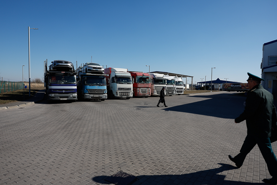 Очередь из грузовиков на российско-литовской границе выросла до 295 машин