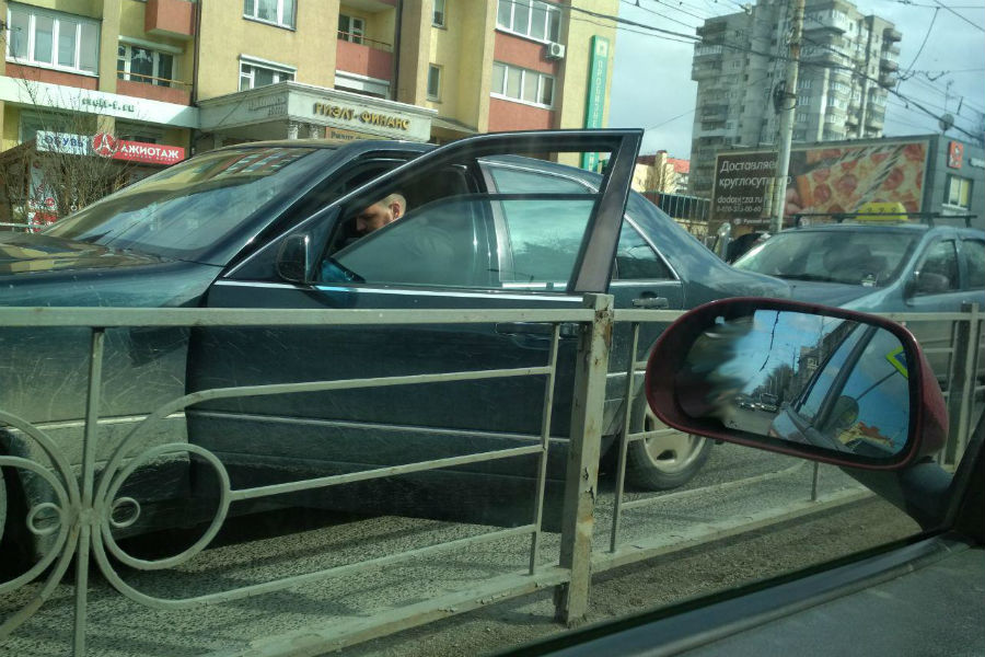 Движение по ул. Горького заблокировано из-за ДТП (фото)