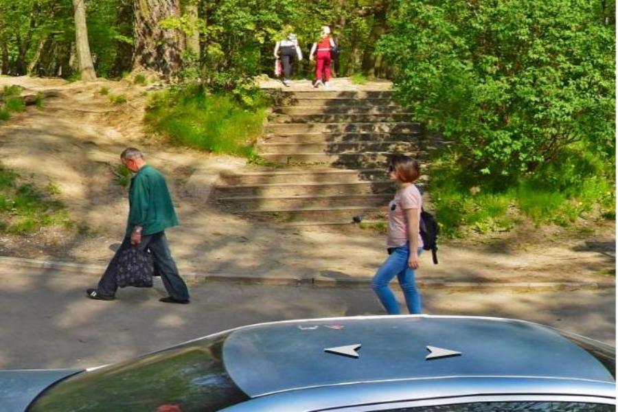 Мэрия хочет в октябре отремонтировать тротуар по одной стороне Партизанской