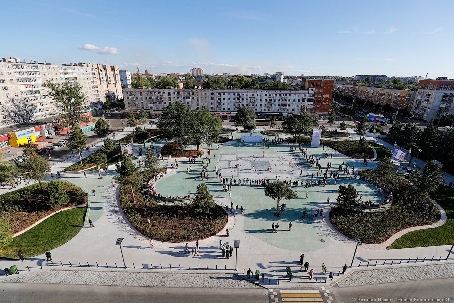 В новом сквере у ДКМ установили камеры наружного наблюдения