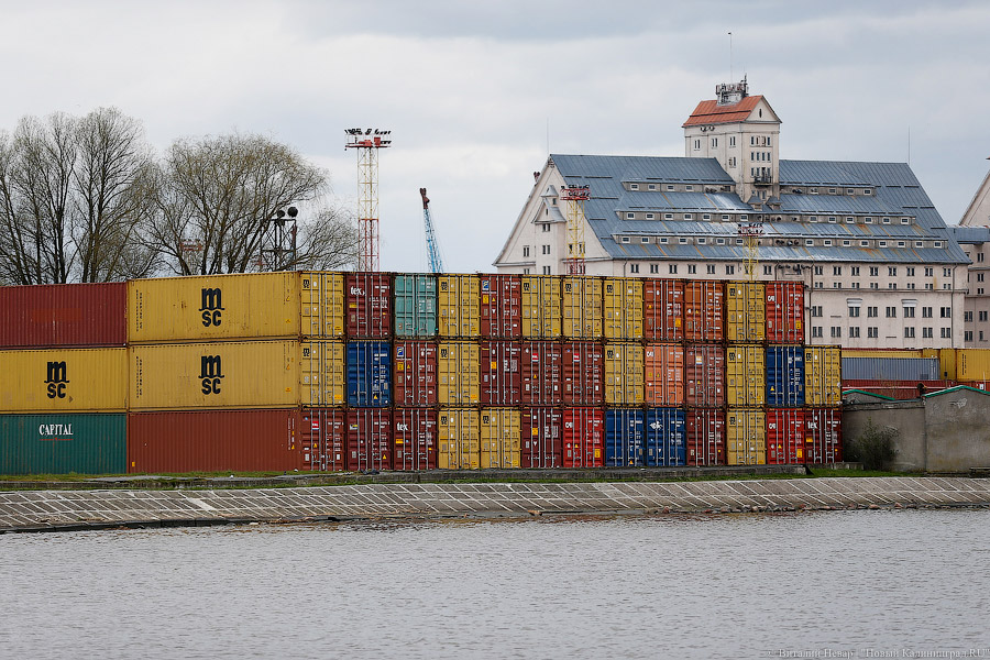 В порту Калининграда брошены 2,5 тысячи бочек с химикатами