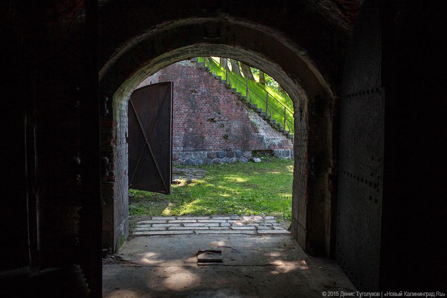 С легендами и зоопарком: форт Дёнхофф под Калининградом открылся для туристов