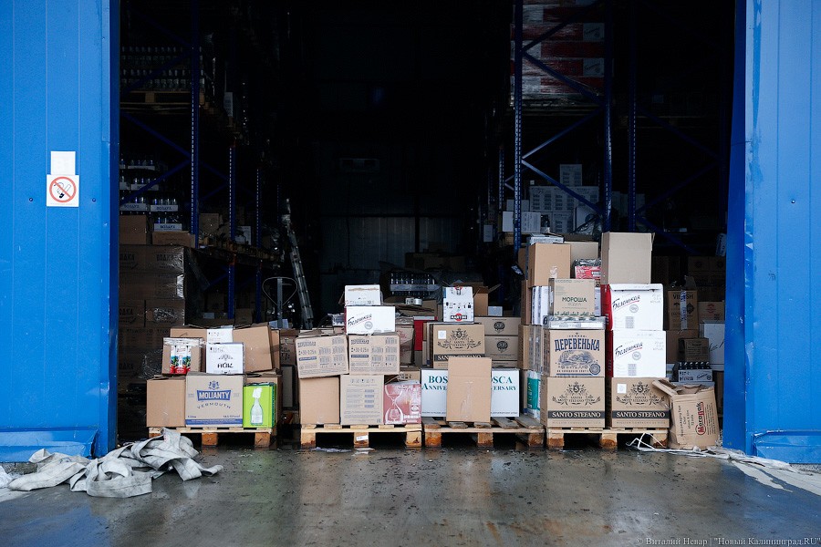 Огненное утро: как калининградские пожарные спасали винный склад