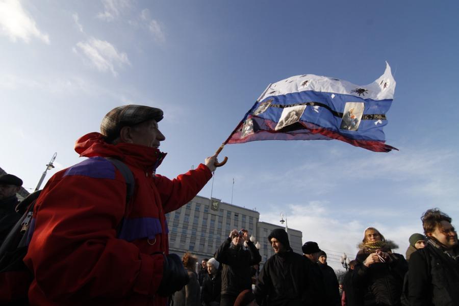 На площади Победы состоялся несанкционированный митинг: фоторепортаж