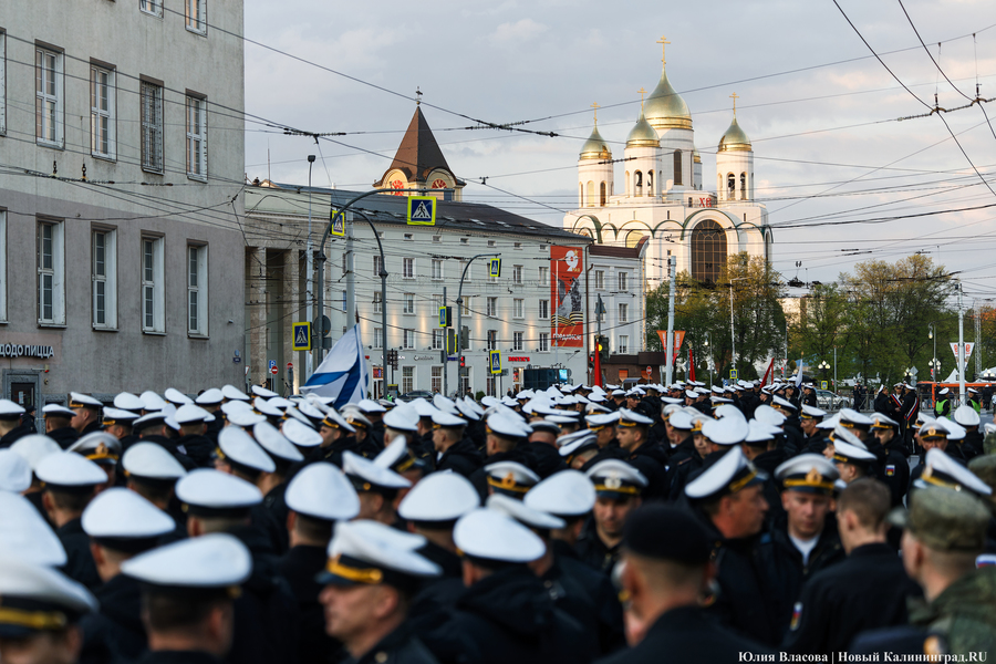 Другой формат по всей стране: в Калининграде прошла ночная репетиция парада Победы (фото)