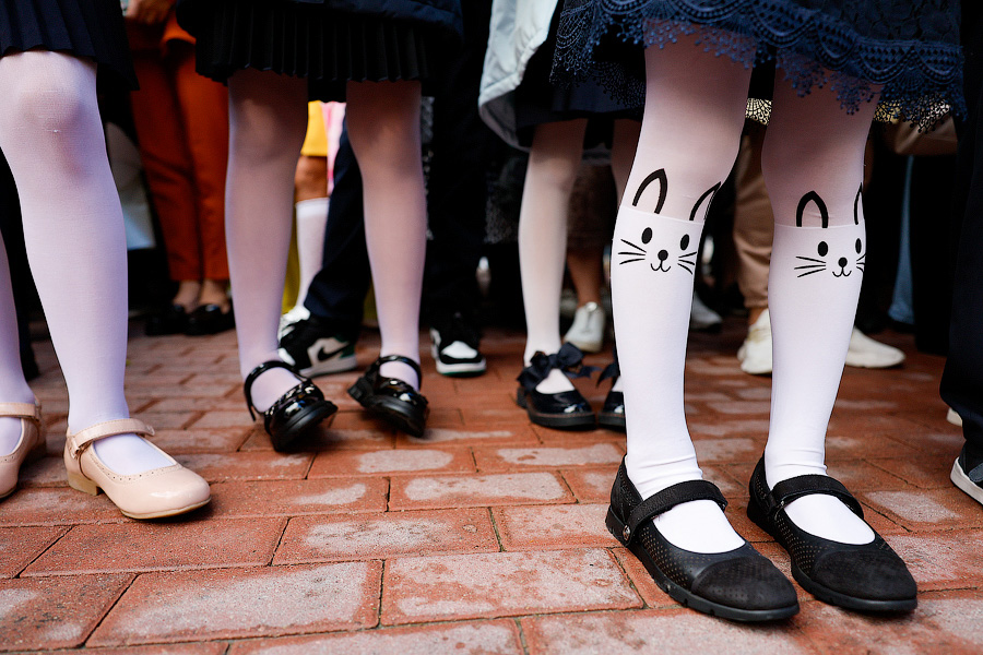 С военным оркестром и под «Катюшу»: в Калининграде открыли самую большую школу