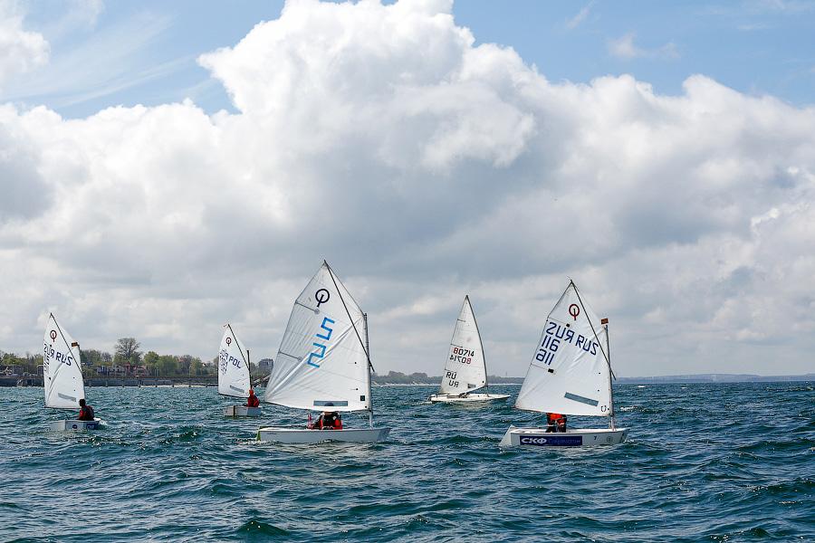 Паруса памяти: фоторепортаж с регаты, посвященной Дню Победы