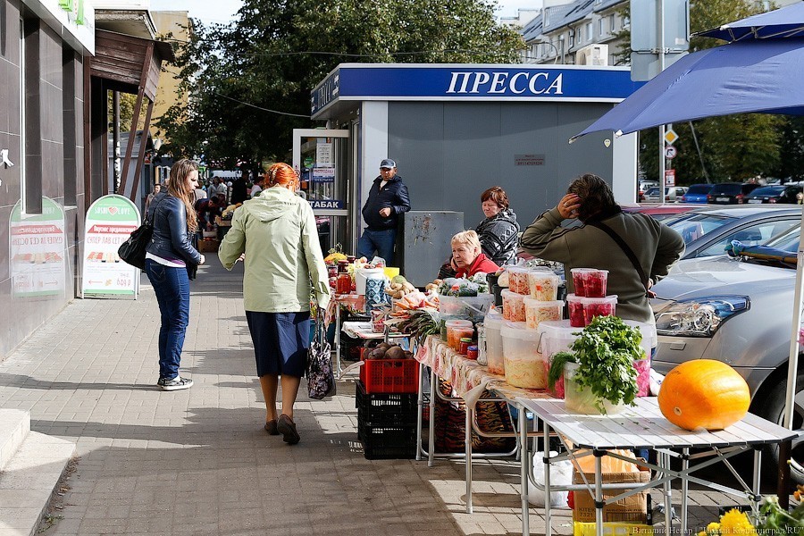 На Советском проспекте обустраивают первые бесплатные торговые ряды для «бабушек»