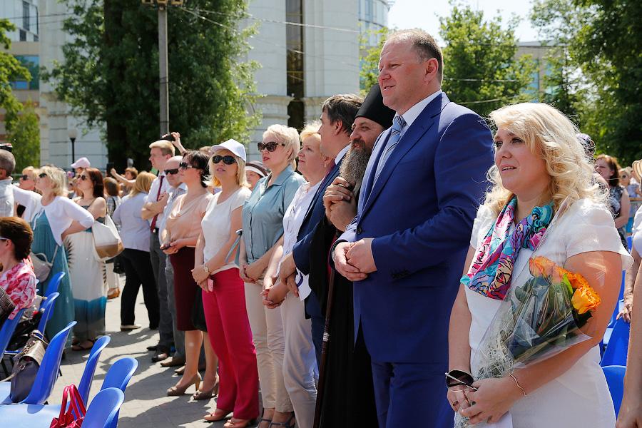 В восемь сотен голосов: мегаконцерт у подножия собора Христа Спасителя