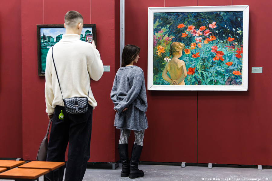 Вселенная смыслов и эмоций: в Музее искусств открылась выставка «Космос красного» (фото)