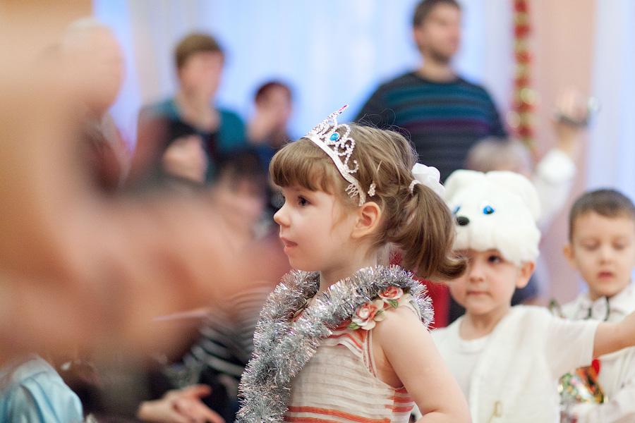 “Обычная сказка”: фоторепортаж с новогоднего утренника в детском саду