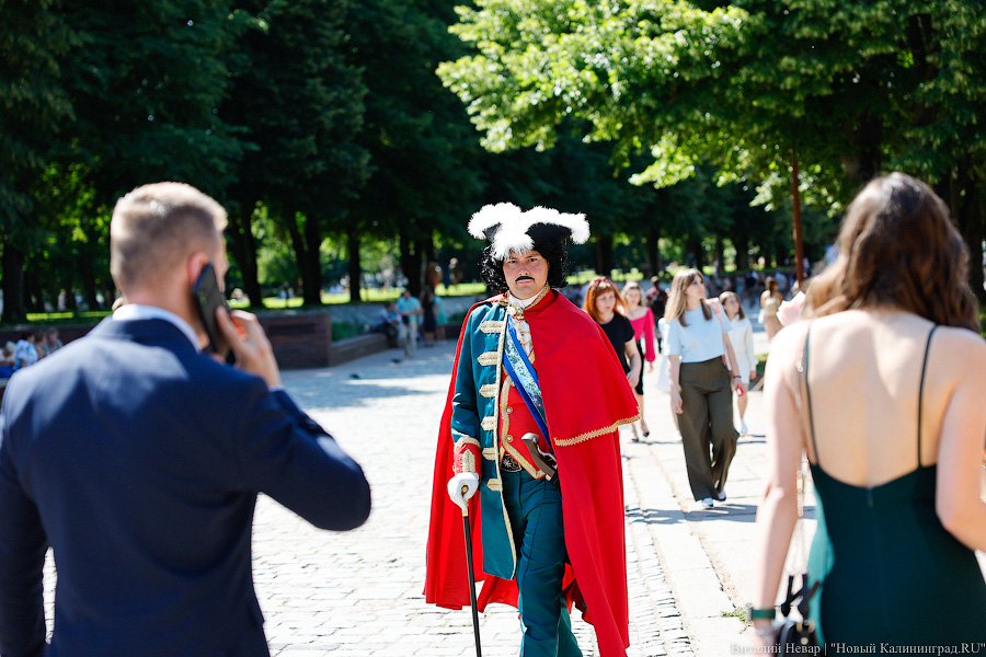 Диплом — и точка: выпуск студентов БФУ им. Канта в Кафедральном соборе (фото)