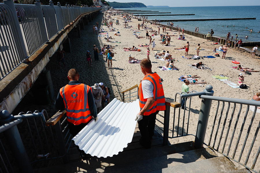 Забор поставили, люди остались: в Светлогорске перекрыли часть променада и пляжа (фото)