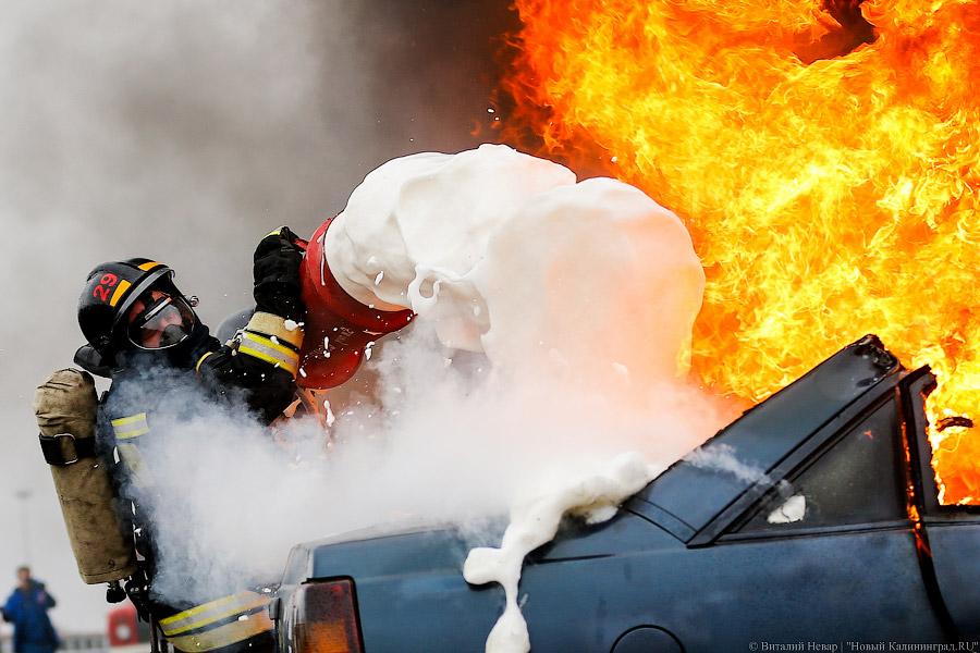 ДТП со зрелищным финалом: под Калининградом прошли учения спасателей
