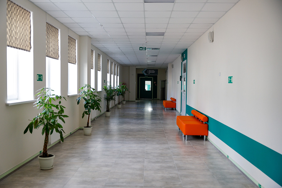 С военным оркестром и под «Катюшу»: в Калининграде открыли самую большую школу